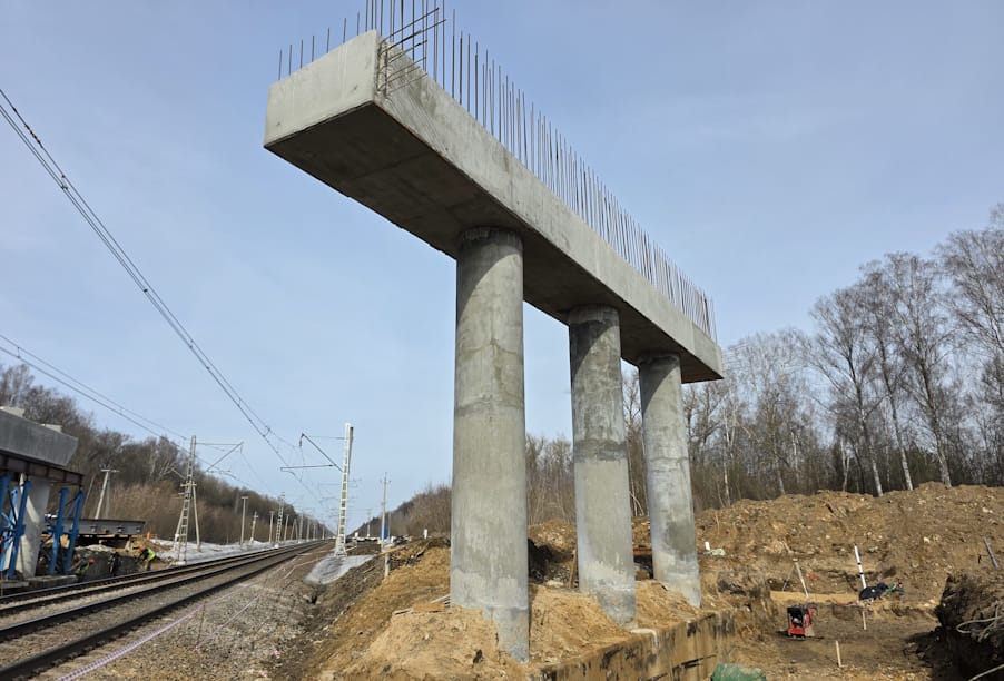 В Подмосковье завершено устройство опор путепровода у деревни Лукино